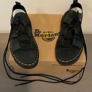Dr Martens Nartilla sandals Sz 9 NIB black
